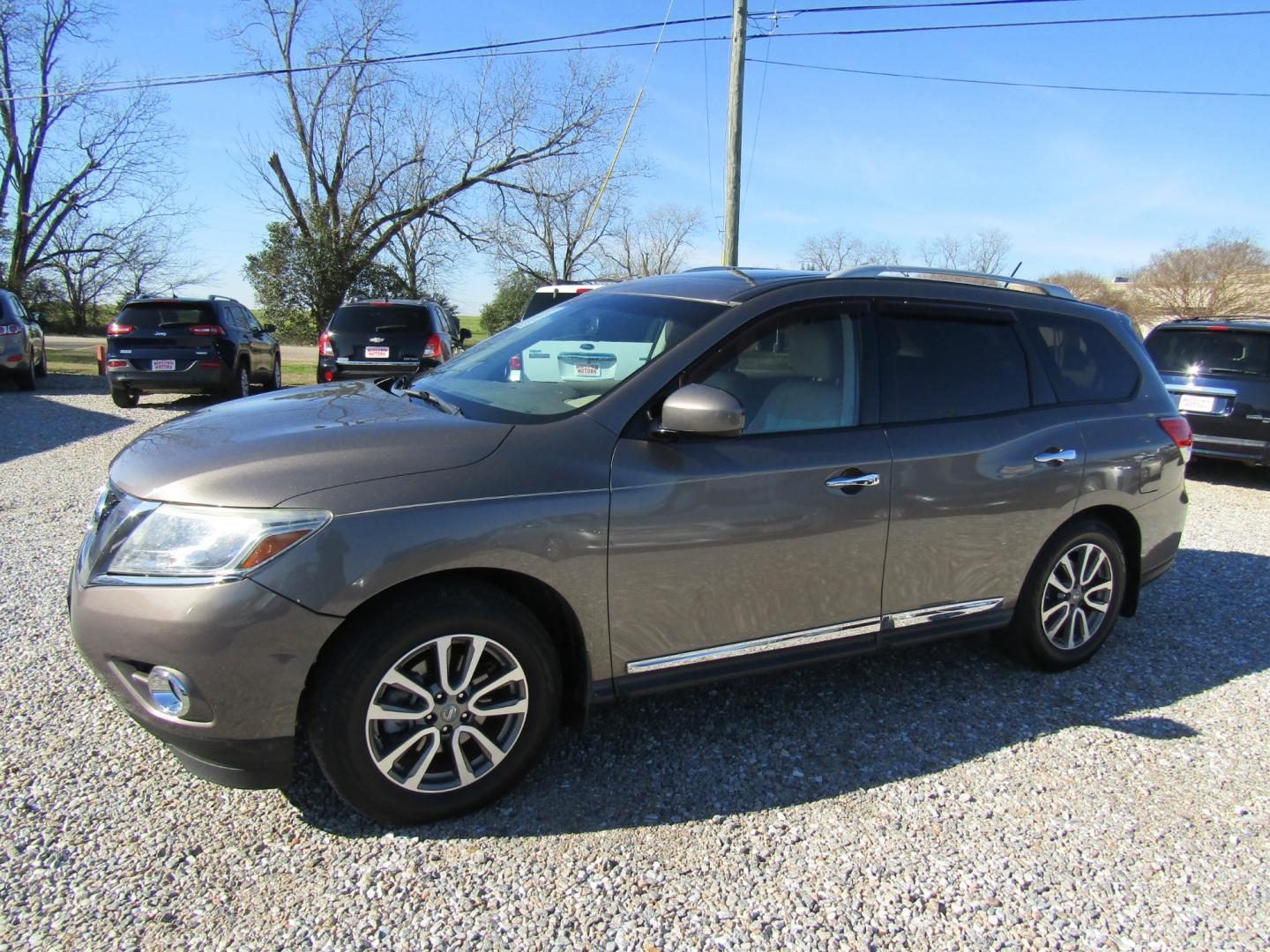 2014 Brown /Tan Nissan Pathfinder (5N1AR2MNXEC) , Automatic transmission, located at 15016 S Hwy 231, Midland City, AL, 36350, (334) 983-3001, 31.306210, -85.495277 - Photo#2